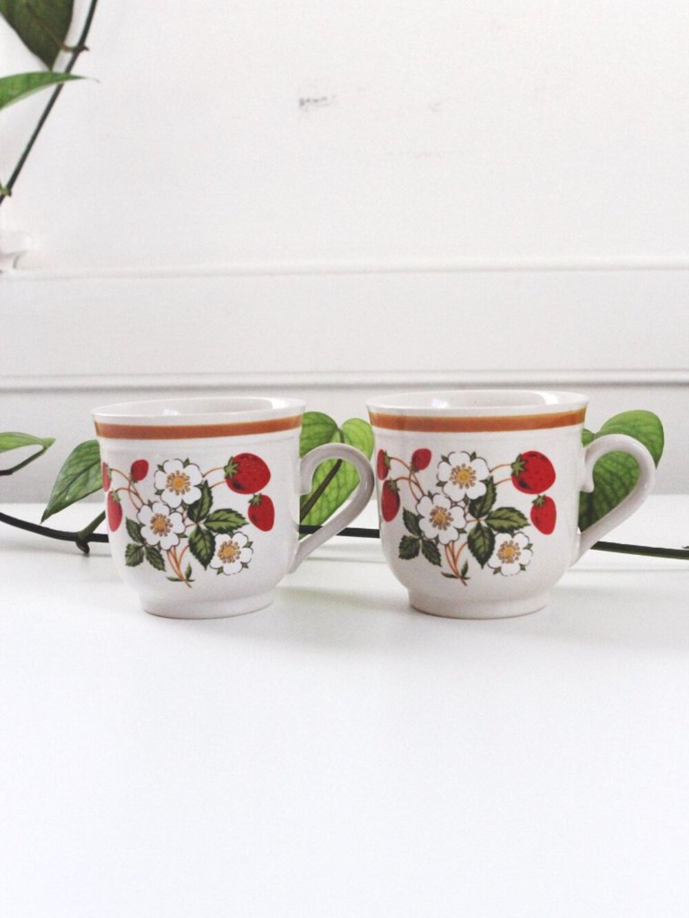 Vintage Coffee Mug Strawberry Stoneware Japan Strawberries & Cream 70s - Picture 3 of 4